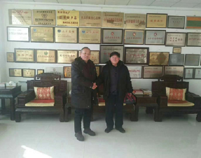 現(xiàn)林石磨董事長(zhǎng)和瑞福油脂崔老合影留念
